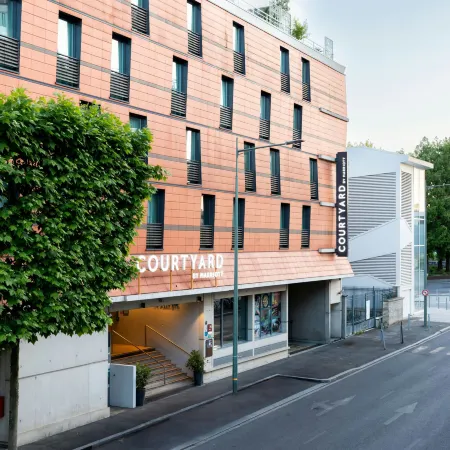 Courtyard Paris Arcueil