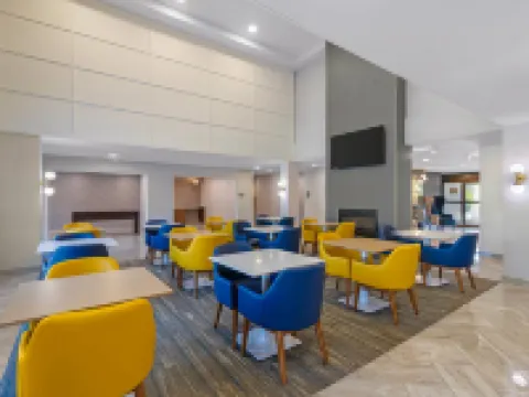 コンフォート イン & スイーツ サバンナ エアポート サバンナのホテル