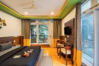 The Hosteller Jibhi - balcony