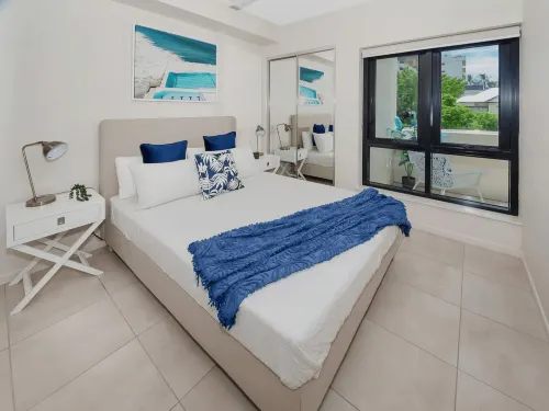 Coastal 2-Bed with Parking & Pool by the Ocean
