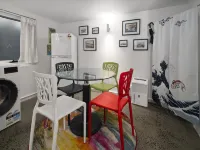 Surfie Pad 10 min walk to Beach and Dining