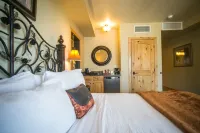 Huge Condo with Stunning Views from Oversized Deck Save 20% on 7 Nights! Các khách sạn ở 