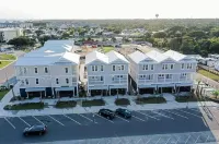 Luxury Beach Condo 5 Min Walk to Beach & Shops! - Wifi