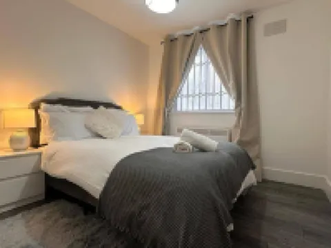 Apartment - Sleeps 6 - City Base - District Line Hotels in Dagenham