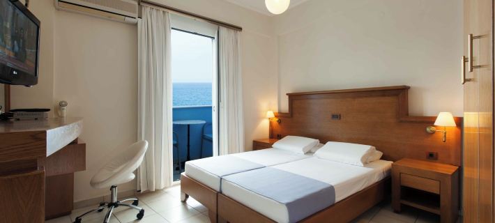 Giorgi's Blue Apartments Hotels in Akrotiri