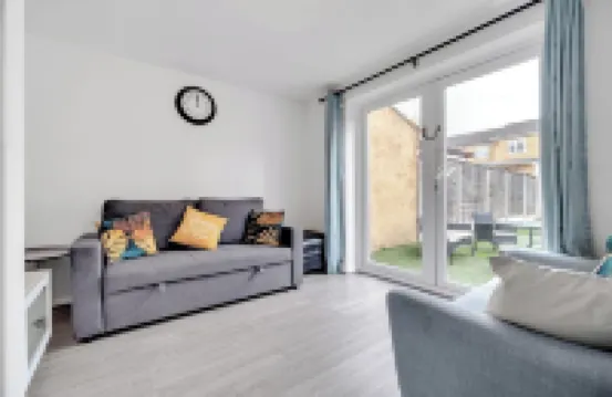 4 Bedrooms - Up To 14 Guests - Free Parking