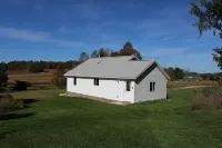 3 Mi to Lake Michigan the Country Cottage