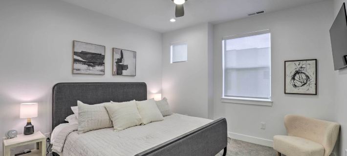 Chic & Sunny Provo Townhome w/ Rooftop Deck! Ξενοδοχεία στην πόλη Provo
