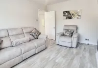 Cosy 2BR House on Quiet Street Hotels in Daybrook