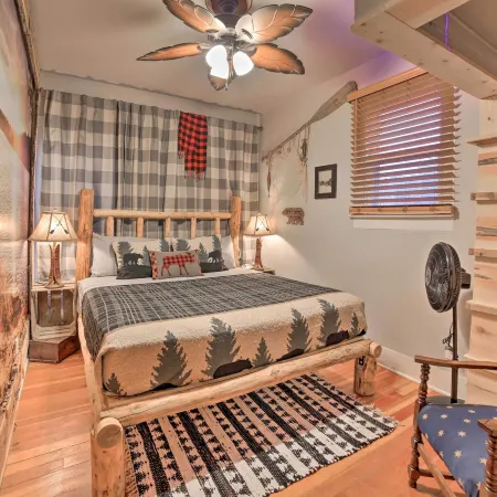 Walk to Waterfront Dtwn Sturgeon Bay Retreat!