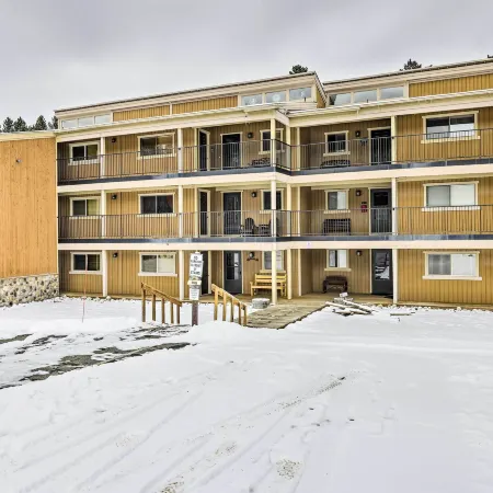 Winter Park Condo w/ Hot Tub, 3 Mi to Slopes!