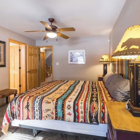 Retreat on the Green, Great Outdoor Space, Close to Bike Trails - Sleeps 8-12