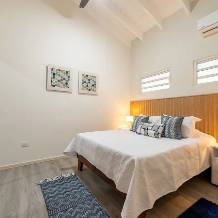 Chic-1 bed apt inside lux condo w/wifi, AC, pool, tropical gardens!
