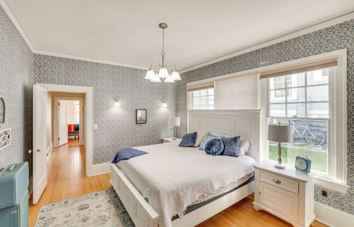 1 Mi to Pendleton Round-up: Historic 'elnor' Home