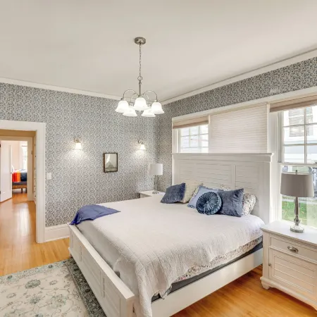 1 Mi to Pendleton Round-up: Historic 'elnor' Home