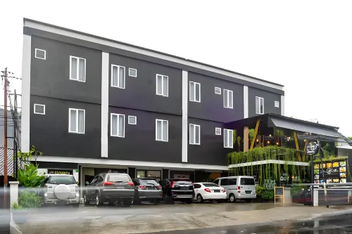 RedDoorz Near Botani Square Mall - Pensionaatit