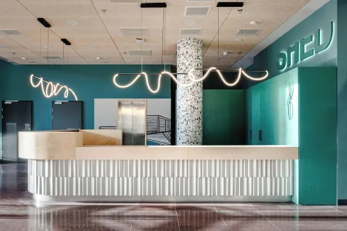 Sky Airport Aparthotel - Homestays