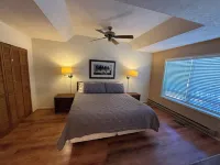 Talisman Amazing Views!! Walk to Uptown: Sleeps 4