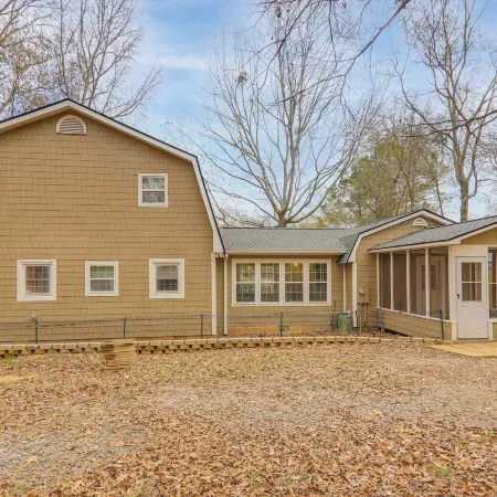 Quiet & Stylish Waterfront Gem w/ Dock in Eatonton