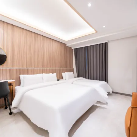 Jechon Hotel Fog-NAN Jecheon Branch Отели рядом с достопримечательностью «Городская библиотека Чечхона»