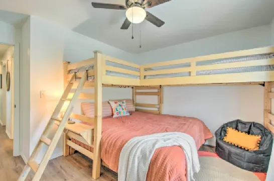 Cozy Branson Retreat w/ Balcony, 2 Mi to 76 Strip Hotels in 