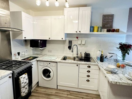 NKN Cosy maisonette Dartford station free parking