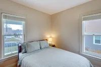 Walk to Nightlife District! Omaha Benson Bungalow - Homestays