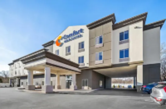 Comfort Inn & Suites Plainville-Foxboro Hotels in 