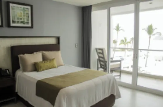 サンビビア バイ フィエスタ アメリカーナ マサトラン