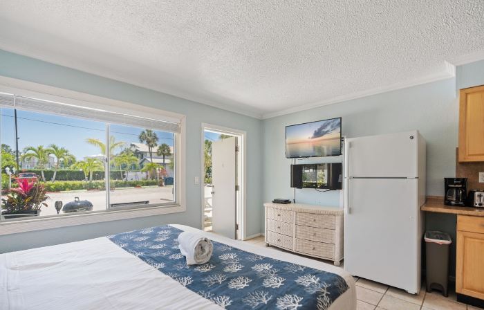A Tropical Breeze Beach Club - Anna Maria Island