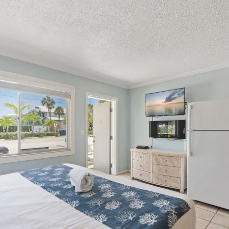 A Tropical Breeze Beach Club - Anna Maria Island