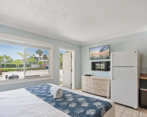 A Tropical Breeze Beach Club - Anna Maria Island Hotels in Holmes Beach