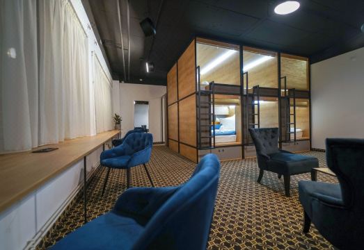 현대적인 숙소 인테리어