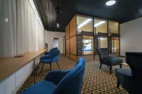 Chors Like a Hotel - Hostel