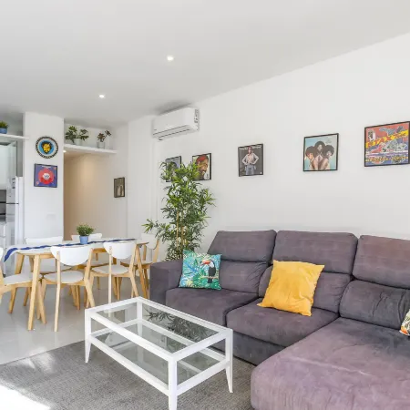 Ground Floor Facing the Sea, in Complex with Pool and Common Areas.