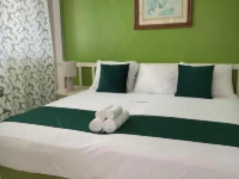Melrose Beach Apartments Inc Hotels in Saint Lawrence