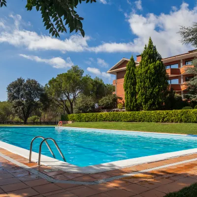 Checkin Montserrat Hoteles cerca de Església de Sant Jaume Sesoliveres