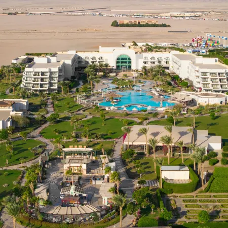 Mövenpick Waterpark Resort & Spa Soma Bay