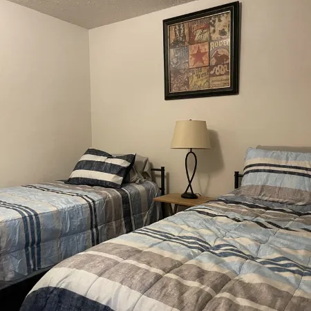 Vacation Condo #5 2BR with full kitchen, walk to river and shops, pets welcome