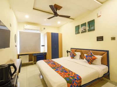 FabHotel Lake View Castle - Bhadrakali Temple, Shyampet