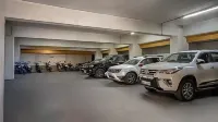 Yashshree Sanderling Mall Road - parcheggio