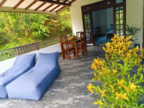 บริดจ์ ฟรอนต์ อินน์ เอลลา