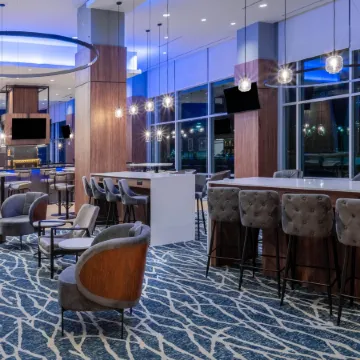 La Quinta Inn & Suites by Wyndham Nashville Downtown/Stadium Отели рядом с достопримечательностью «Музей Пэтси Клайн»