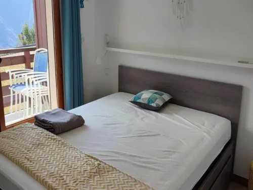 2 Rooms for 4 People