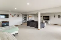 Deck w/ Lake Mac View! Spacious Family Retreat - Homestays