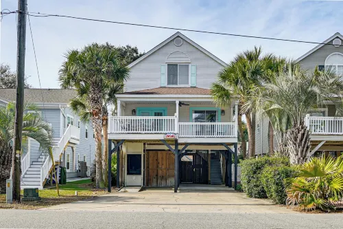 Walk to Ocean: Surfside Beach Gem w/ Private Pool - Parkplatz