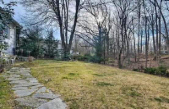 3 Mi to Nih! Spacious Bethesda Apt w/ Yard