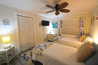Coral Cottage - Private Oasis with Heated Saltwater Pool