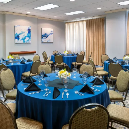 Hampton Inn & Suites Kansas City-Country Club Plaza