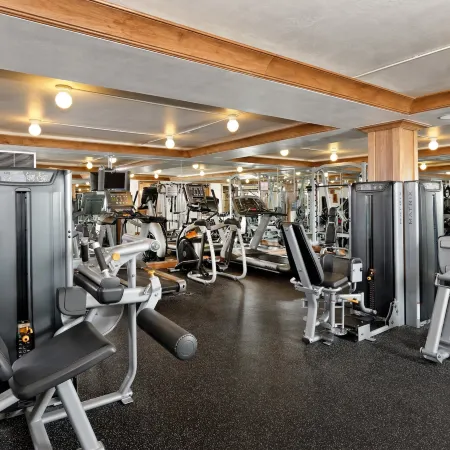 Comfortable & Modern 2 Bedroom Apartments - Right on the Slopes!
